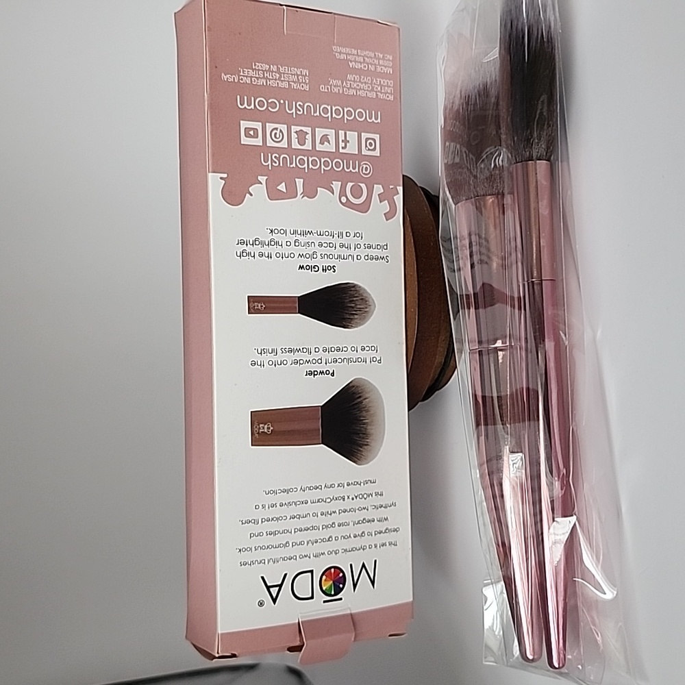 Moda Powder + Soft Glow Brush Set in Rose Gold - Picture 11 of 14